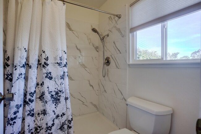 Building Photo - 543 Edna Way