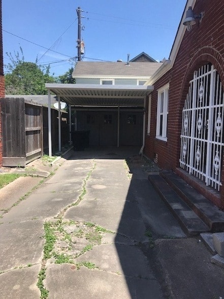 Building Photo - 4625 Bell St