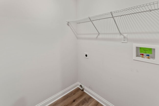 Building Photo - Lovely Updated Townhome for rent!