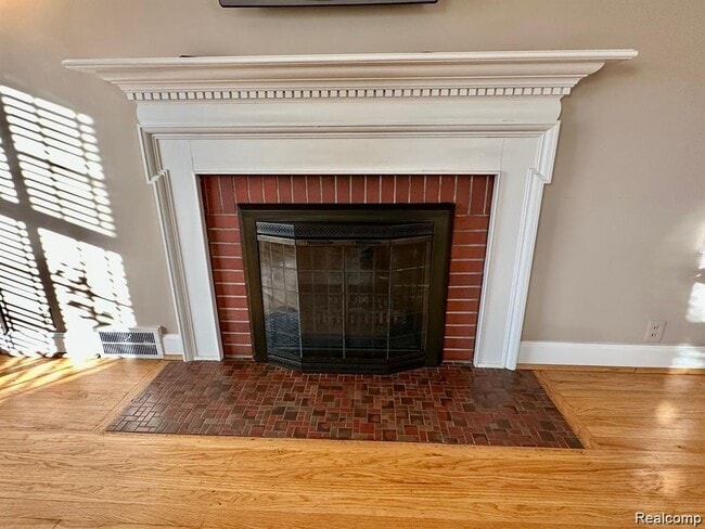 Building Photo - 4302 Sheridan Dr