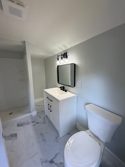 Building Photo - 133 Woodbury St