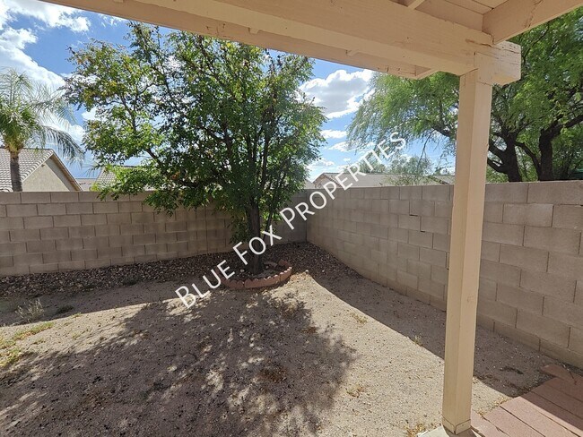 Building Photo - 7960 S Lennox Ln