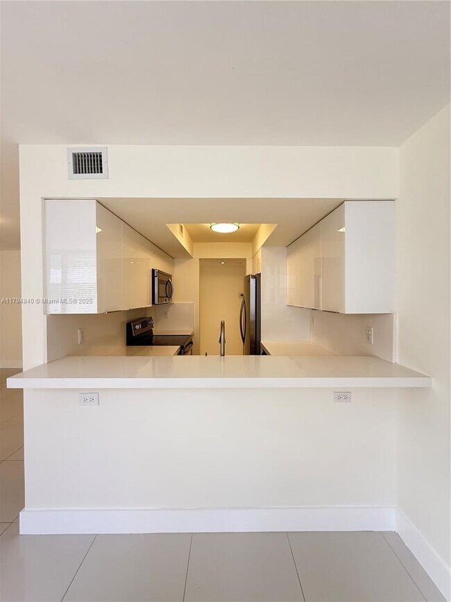 Building Photo - 8205 SW 152nd Ave