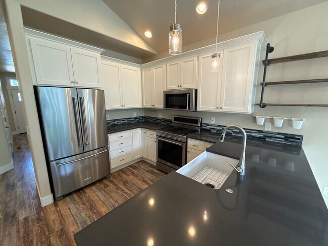 Building Photo - 20747 NE Angora Ct