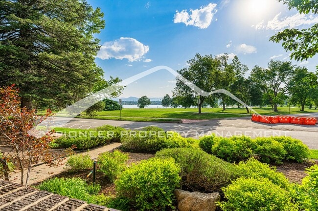 Building Photo - 2324 Stuart St