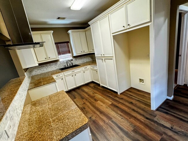 Building Photo - 507 N 78th St