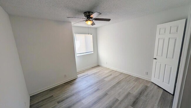 Building Photo - 910 Brett Dr