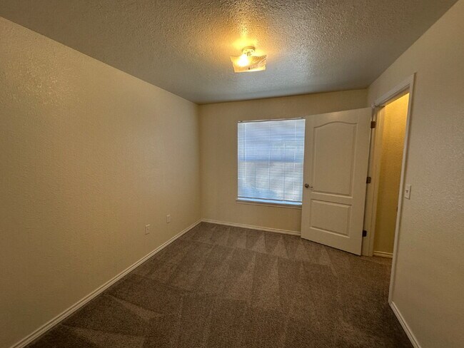 Building Photo - "Charming 2-Bed, 2-Bath Haven in Boise – Spacious 985 Sq Ft Retreat!"