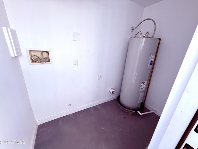 Building Photo - 1009 E Chipman Rd