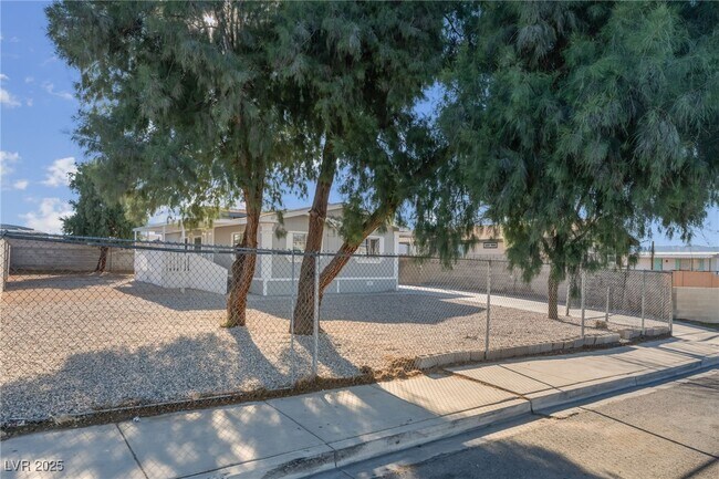 Building Photo - 6155 E Carey Ave