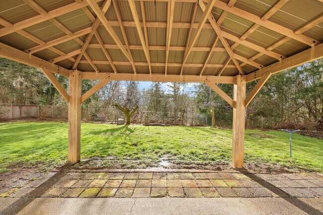 Building Photo - Move in ready, 3 bedroom rambler - Olympia School District