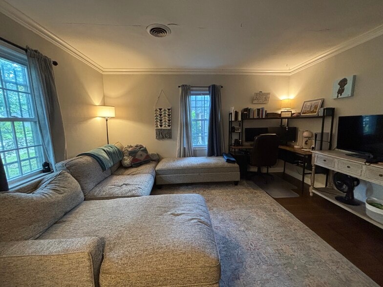 Building Photo - 25 S Merton St