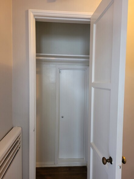 Building Photo - 305 N Palm Ave