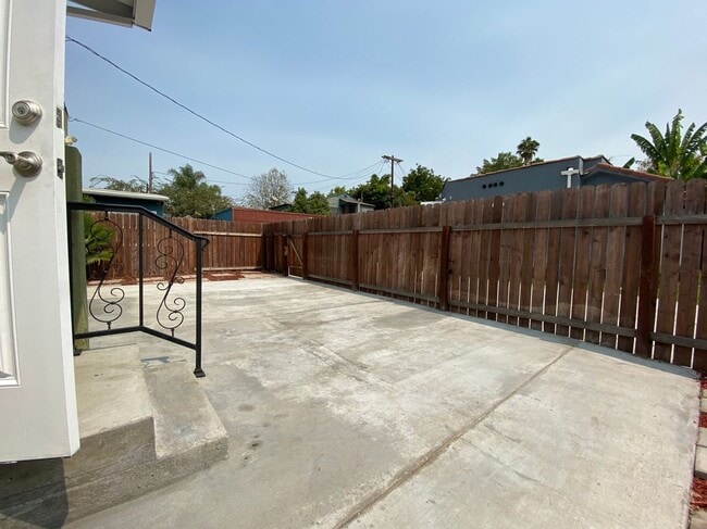 Building Photo - 702 N McCadden Pl