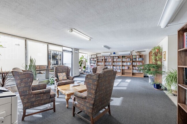 Building Photo - 5455 N Sheridan Rd