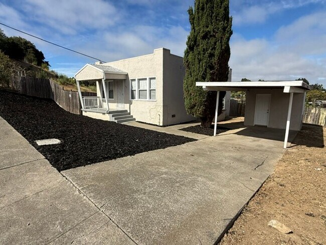 Building Photo - 143 Ladera Dr