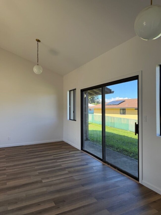 Building Photo - 75 Kaupea St