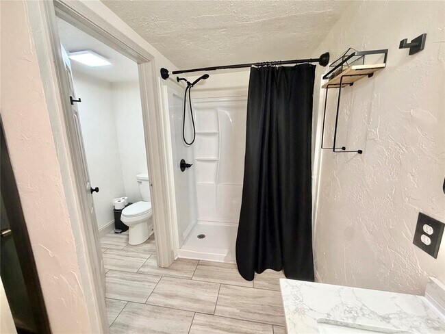 Building Photo - 408 5th St