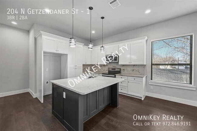 Building Photo - 204 N Getzendaner St