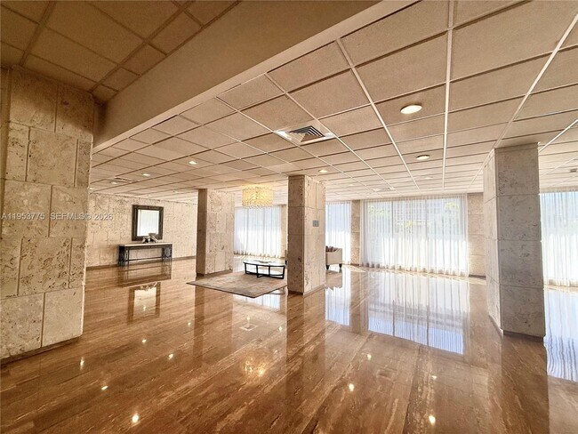 Building Photo - 1985 S Ocean Dr