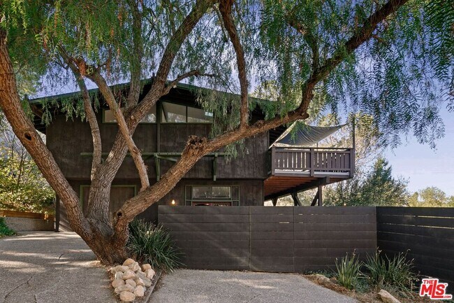 Building Photo - 625 Reithe Ave