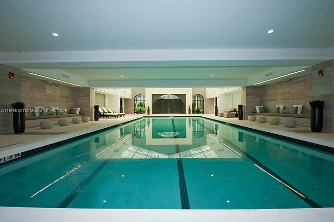 Building Photo - 2000 Island Blvd