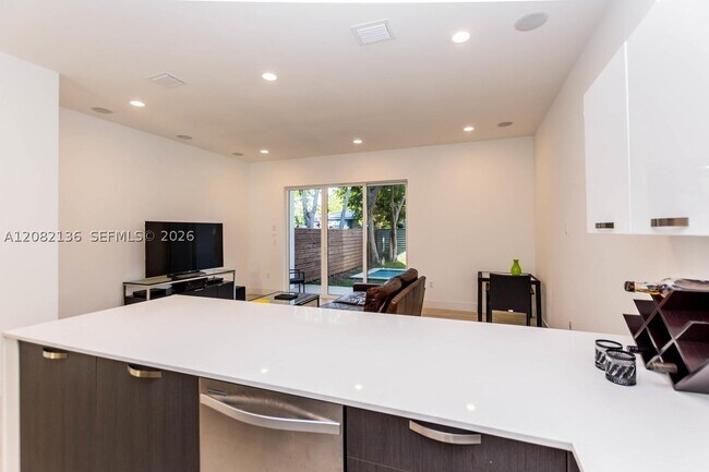 Building Photo - 2875 SW 33rd Ct