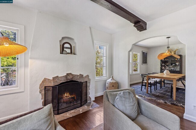 Building Photo - 1048 Leo Way