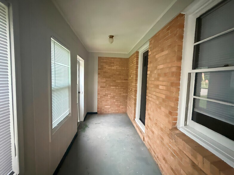 Building Photo - 4916 Brown Station Rd