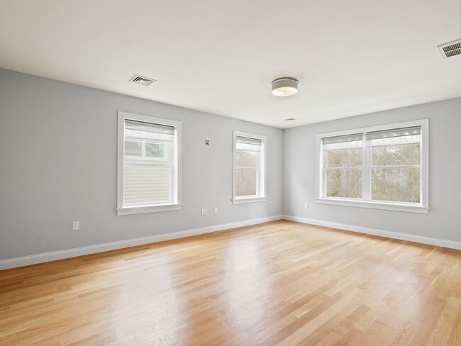 Building Photo - 431 Neponset St