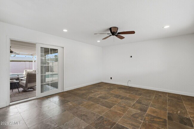 Building Photo - 8307 E Clarendon Ave
