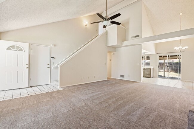 Building Photo - Charming home located in Clovis Unified Sc...