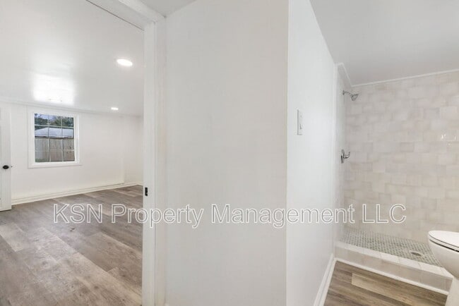 Building Photo - 2015 E 58th St