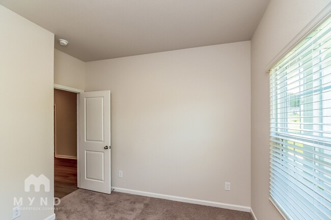 Building Photo - 146 Everglade Wy