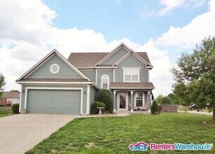 Building Photo - Northland 3 Bed / 3 Bath Home! Available 8...