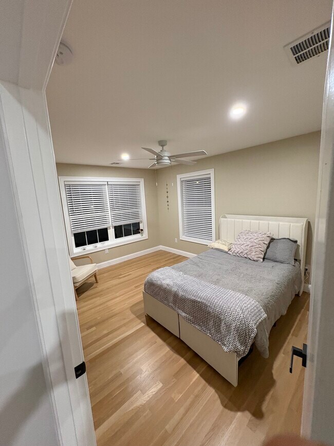 Building Photo - 724 Holmdel Rd