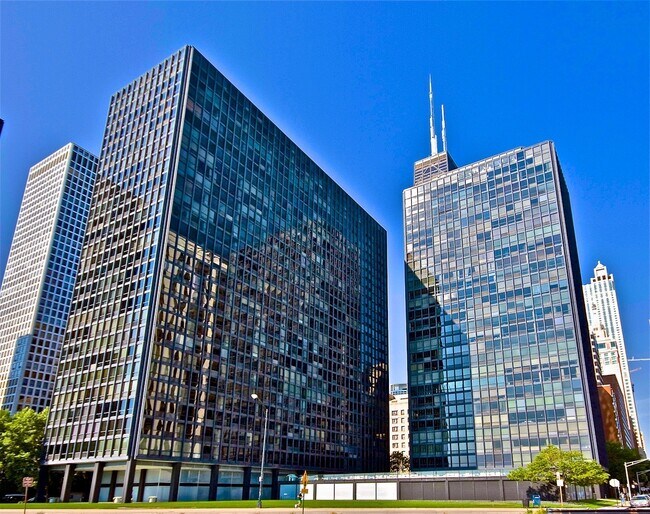 Primary Photo - 910 N Lake Shore Dr