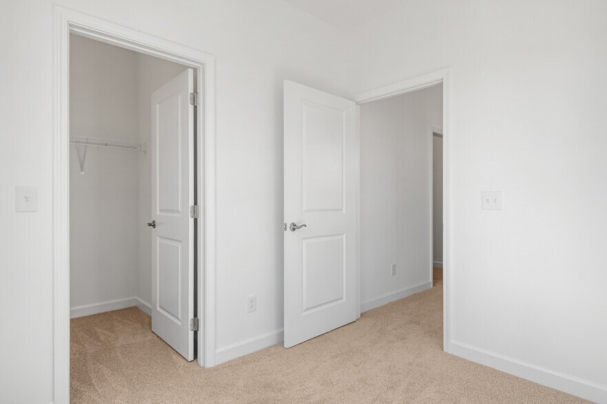 Building Photo - 1101 Balsam Ln