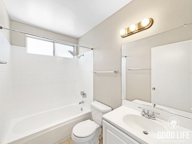 Building Photo - Comfortable 1BD/1BA Upper-Level Condo in North Park with Reserved Parking & On-Site Laundry