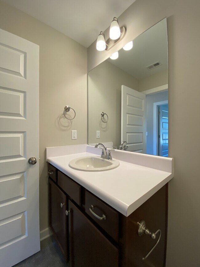 Building Photo - Beautiful home for Rent in Talladega, AL!!...