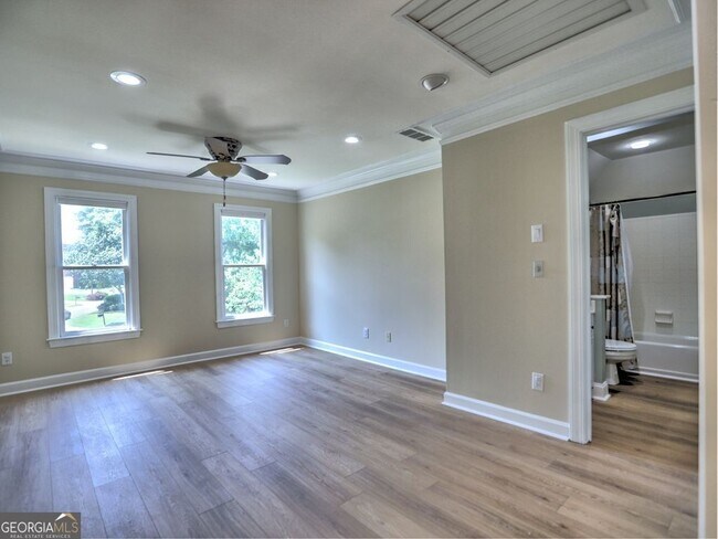 Building Photo - 3237 Waldwick Way SE