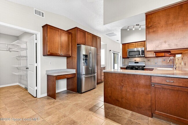 Building Photo - 810 Parkside Pl