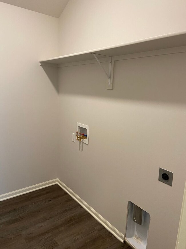 Building Photo - Pre-Leasing Now | Don't Miss Out! — Beautiful 4 Bed, 2 Bath Home in Oak Woods