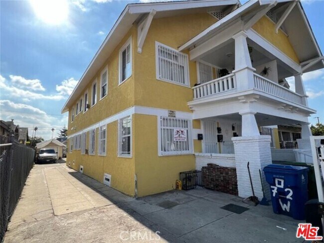 Building Photo - 708 W Vernon Ave