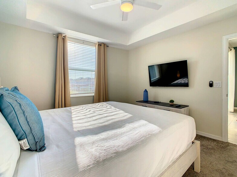 Building Photo - 3131 Paradox Cir