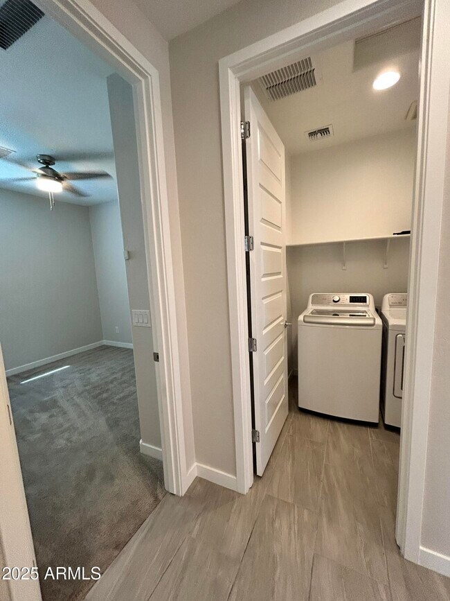 Building Photo - 6581 S Abbey Ln