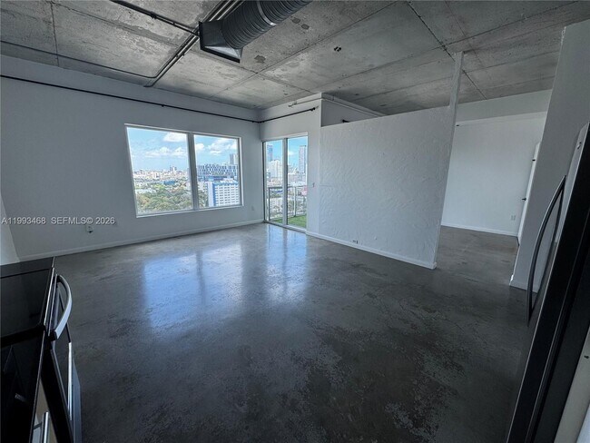 Building Photo - 10 SW South River Dr