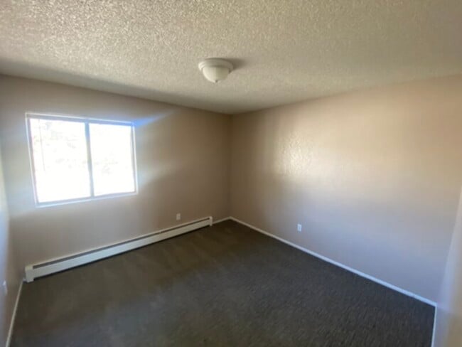 Building Photo - Just Blocks from CMU