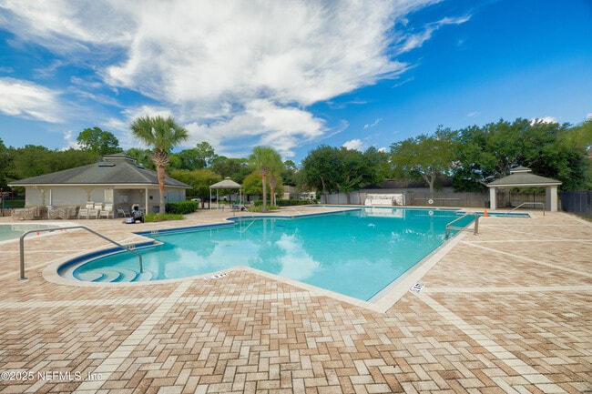 Building Photo - 1969 Willesdon Dr W