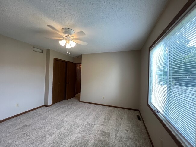 Building Photo - 9613 Dennis Dr